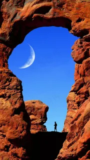 荒漠月亮高清摄影图片