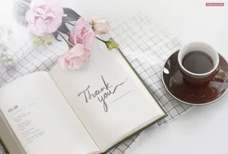 唯美父亲节花束笔记本咖啡海报背景图