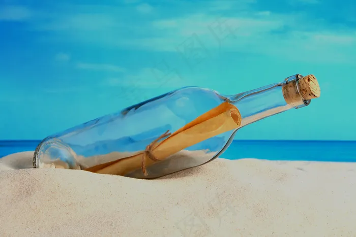 海滩漂流瓶图片