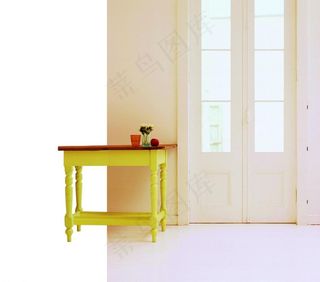 房间里的桌子图片