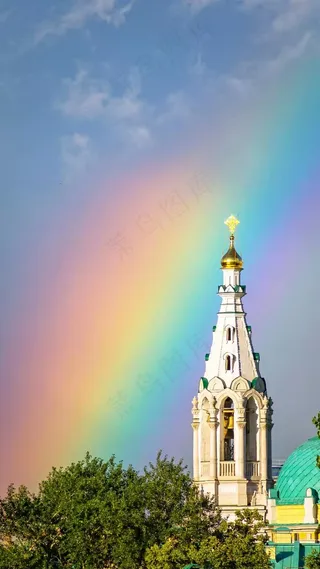 彩虹下的外国建筑高清摄影图片