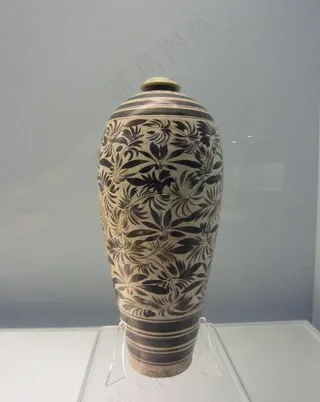 北宋扒村窑白地黑花花草纹瓶