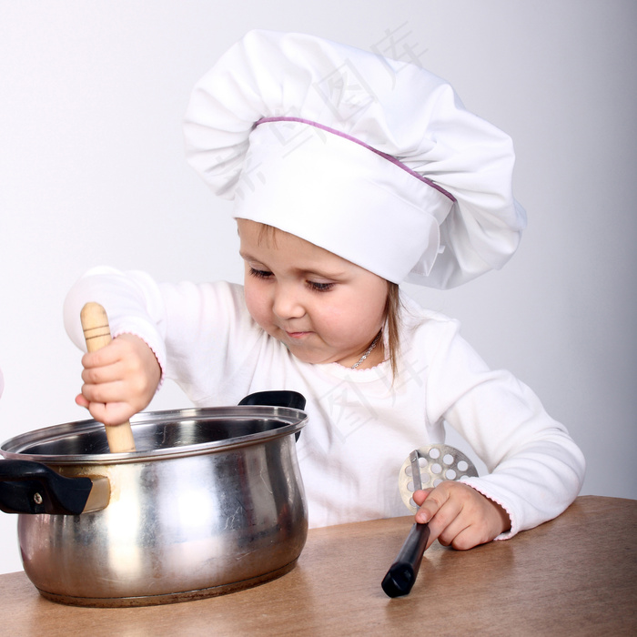 厨师装扮的大人小孩烹饪美食健康家庭情侣亲子素材