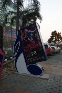 酒吧指示牌图片