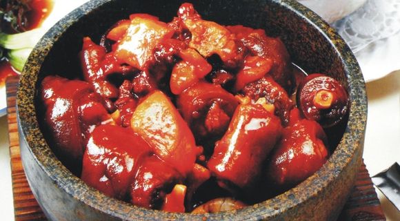 石锅红酒牛尾图片