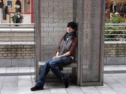 左小青街边小憩图片