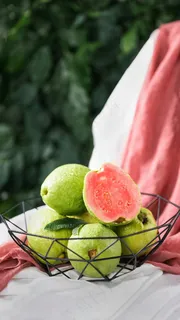 铁网盘装着的水果高清摄影图片