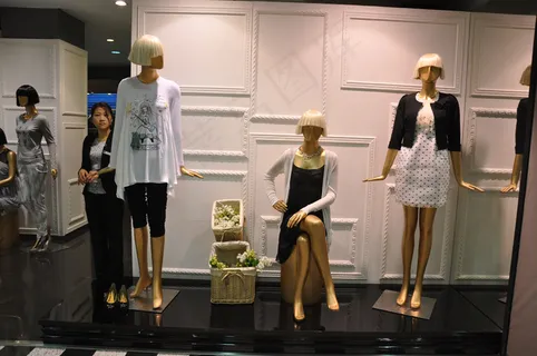 ott 品牌女装 橱窗陈列图片 ott 品牌女装 橱窗陈列图片