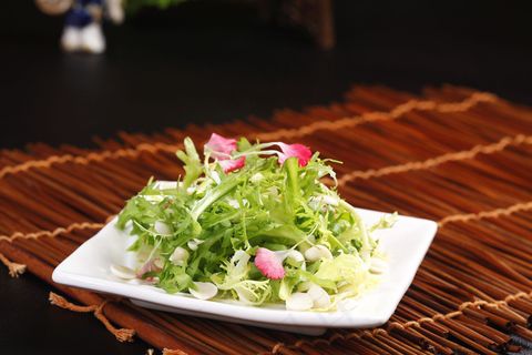 苦菊拌杏仁图片