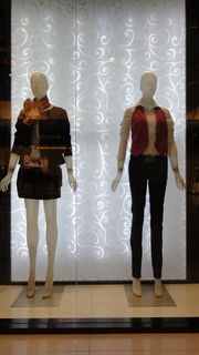 商业橱窗模特图片