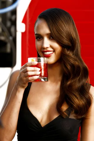 金巴利红酒广告 魅力奥尔芭图片