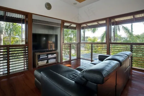 衣帽间衣柜效果图