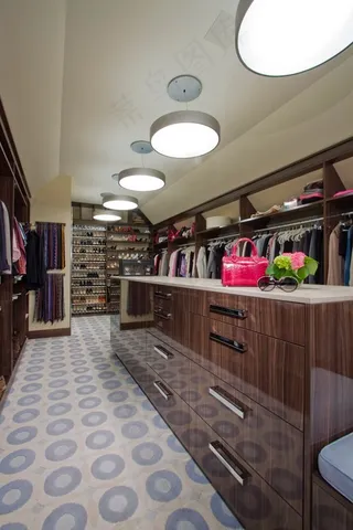 衣帽间衣柜效果图