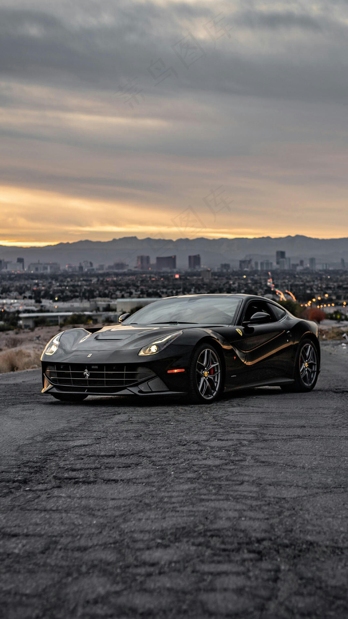 夕阳下的跑车高清摄影图片