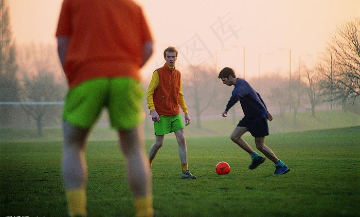 足球训练图片