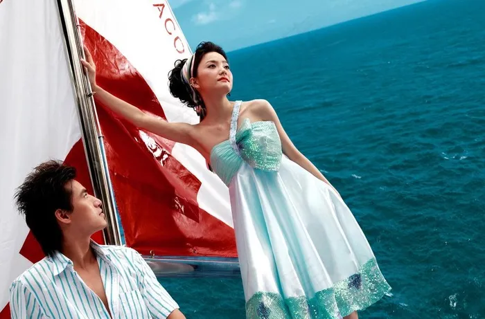 在船上的情侣照图片