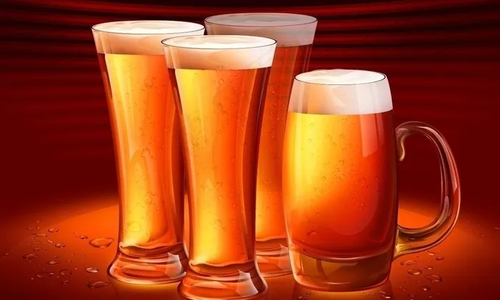 金黄色高清手绘啤酒杯图片