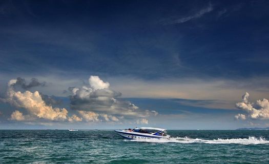 白云大海游艇图片