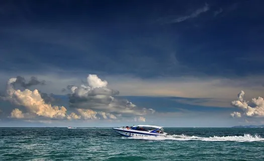 白云大海游艇图片