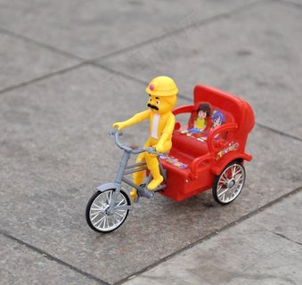 骑三轮车玩具图片