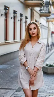 长发长衫的外国美女高清摄影图片 长发长衫的外国美女高清摄影图片