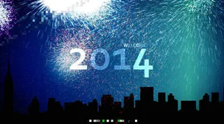 城市上空中绽放的新年礼花