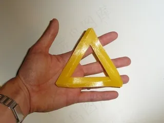 对称的彭罗斯三角