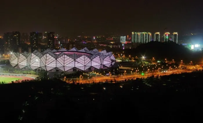 深圳龙岗大运场馆夜景图片