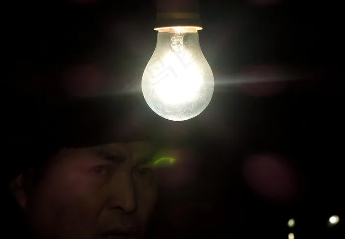 卖小吃的老人图片