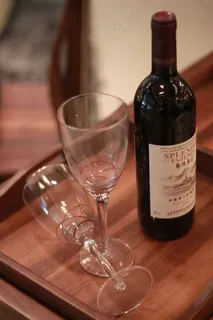 红酒与酒杯图片 红酒与酒杯图片