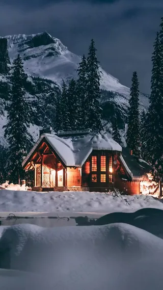 被雪覆盖的木屋高清摄影图片
