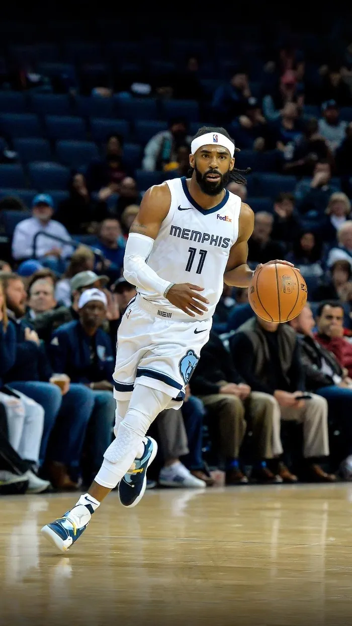 带球的NBA运动员高清摄影图片