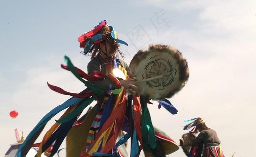 达斡尔族萨满舞图片