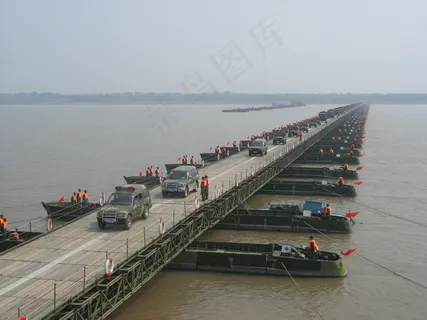 舟桥部队 过江 部队 舟桥营 中国...