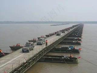 舟桥部队 过江 部队 舟桥营 中国...