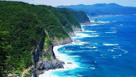 小岛海岸线图片