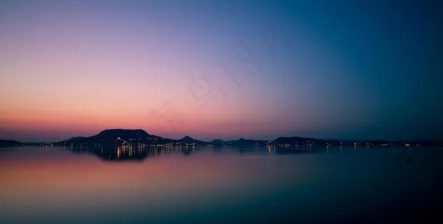 宁静湖水图片 宁静湖水图片