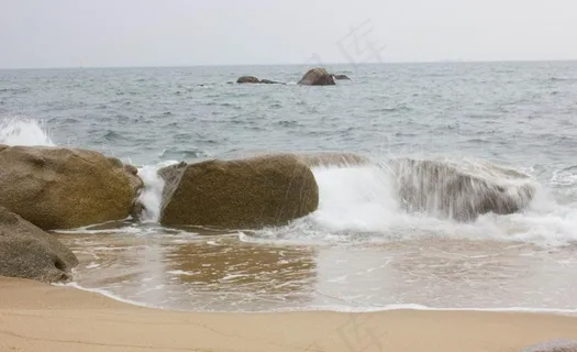 海浪击石图片 海浪击石图片