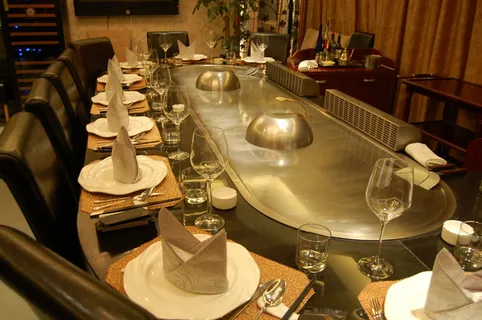 西式铁板烧红酒包房图片