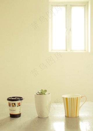 杯子窗台图片