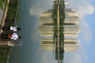 情侣与楼盘图片