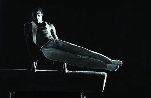 创意素材鞍马运动员图片