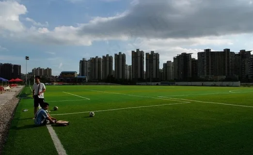 城市中的足球场图片