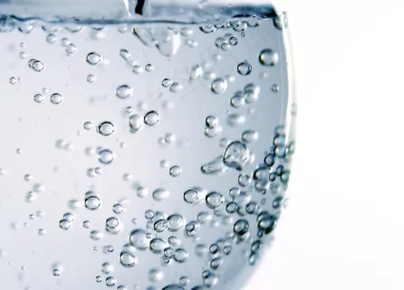 玻璃杯和水珠图片 玻璃杯和水珠图片