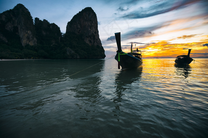 黄昏下的海面风景