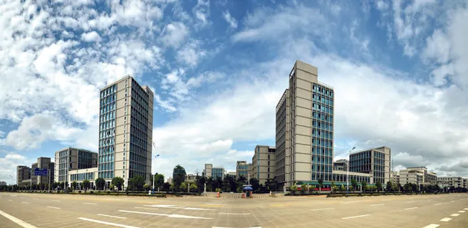 宽敞的园区道路图片 宽敞的园区道路图片