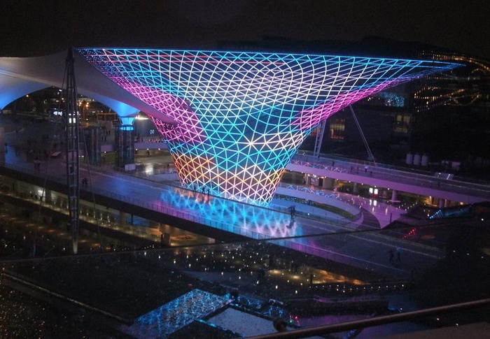 上海世博会中轴夜晚灯光图片