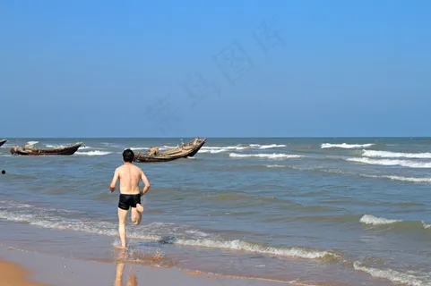 海边跑步图片