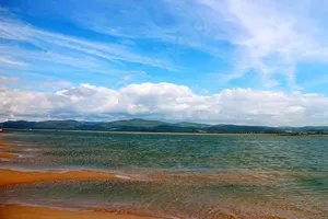 蓝色海岸背景