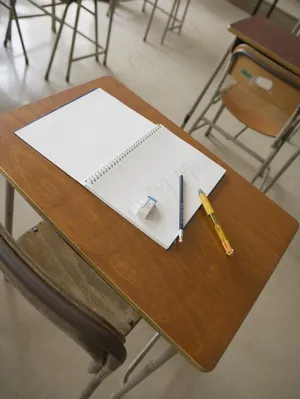 学生课桌图片